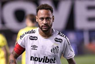 Neymar jogador do Santos durante partida contra o Mirassol no estádio Vila Belmiro pelo campeonato Brasileiro A 2026.