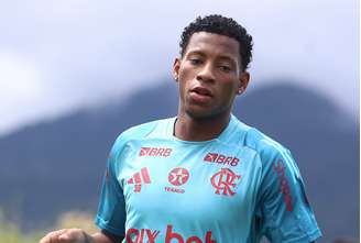 Gonzalo Plata em treino pelo Flamengo. 
