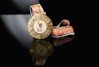 A medalha de finisher da Maratona de Nova York 2026 (Foto: New York Road Runners)