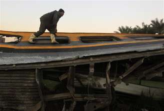 Descarrilamento de trem militar deixou 19 mortos na localidade de Badrashin, no Egito. Composiçào levava jovens recrutas a acampamento militar no Cairo. 15/01/2013