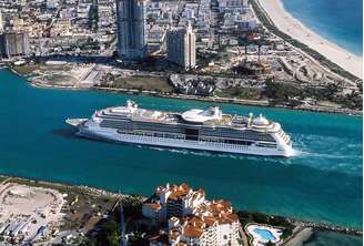 Miami - O porto mais movimentado do mundo por cruzeiros é o de Miami, na Flórida, nos Estados Unidos. Além de cidade de partida de muitos navios para destinos como Caribe e Europa, é também escala para visitar uma das cidades mais multiculturais do país. O volume de passageiros e navios é tão grande que o local é conhecido como a capital mundial de cruzeiros