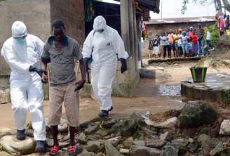 <p>Pessoas infectadas por ebola são colocadas em isolamento por surto de ebola</p>