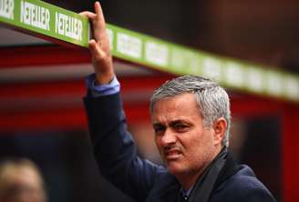 <p>Mourinho precisa montar Chelsea sem seus principais titulares</p>