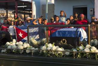 Restos mortais de Fidel Castro foram enterrados neste domingo em Cuba.