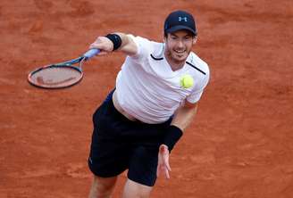O tenista britânico Andy Murray em ação no grand slam de Roland Garros, na França