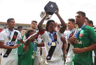 Equipe sub-20 do Vasco conseguiu bons resultados, inclusive o título do Carioca (Foto: Carlos Gregório Jr/Vasco)