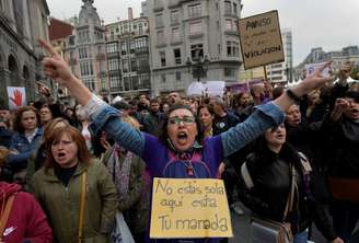 Protesto em Oviedo contra acusados de estupro
 26/4/2018    REUTERS/Eloy Alonso
