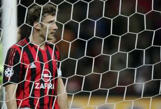 Shevchenko fez história pelo Milan (Foto: PACO SERINELLI / AFP)