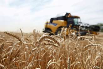 Colheita de trigo em plantação em Vinodelnensky, na região de Stavropol, na Rússia
REUTERS/Eduard Korniyenko/File Photo