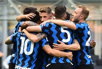 Jogadores da Inter de Milão comemoram vitória