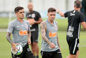 Fagner e Mosquito formam o lado direito do Corinthians com Sylvinho (Foto: Rodrigo Coca/Ag. Corinthians)