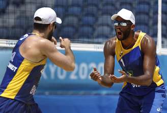 Evandro e Bruno estreiam no vôlei de praia com vitória sobre dupla chilena