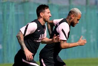 Messi e Neymar durante treino do PSG
13/08/2021
REUTERS/Pascal Rossignol
