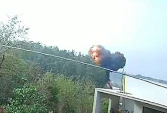 Momento da queda do avião de pequeno porte em Piracicaba, SP.