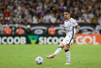 Fagner no jogo contra Ceará: Sylvinho disse que atleta pediu para ser substituído (Foto: Rodrigo Coca/Ag. Corinthians)