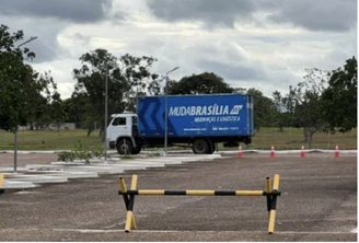 Caminhão de mudança flagrado chegando ao Palácio do Alvorada