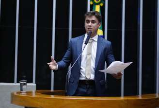 Além da condenação por danos morais, documento pede a suspensão das redes sociais do parlamentar