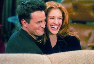 Matthew Perry e Julia Roberts viveram um romance breve e intenso na década de 1990