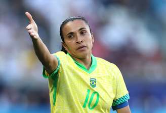 Marta cobra por reconhecimento ao futebol feminino e detona 'aproveitadores'