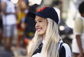Larissa fala sobre caso com Payet. 