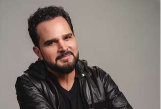 Luciano Camargo, cantor