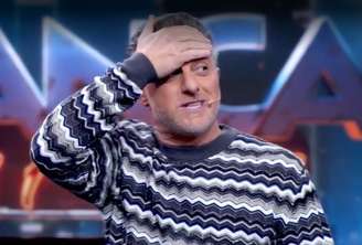 Fã de 'Vale Tudo', Luciano Huck erra nome de personagem e é corrigido