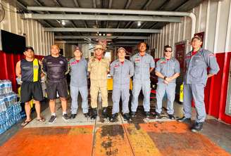 Bombeiros de SP integram equipe de buscas em Manaus após naufrágio