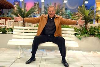 Carlos Alberto de Nóbrega em foto de 2007, em dia de coletiva sobre os 20 anos de 'A Praça É Nossa'; humorista comemora 90 anos em 2026