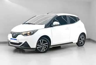 Emova Easy ocupa o posto de carro elétrico mais barato do Brasil. Foto: divulgação/E-motors.