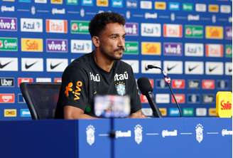 Danilo durante entrevista coletiva da Seleção Brasileira 