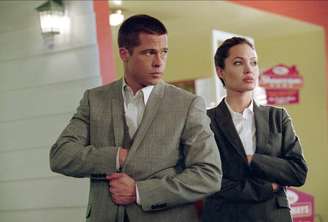 Brad Pitt e Angelina Jolie em cena do filme 'Sr. e Sra. Smith' (2005). Atores tiveram um relacionamento de 12 anos, que chegou ao fim em 2016