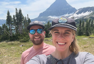 Gretchen Pleuss com o marido durante viagem de lua de mel