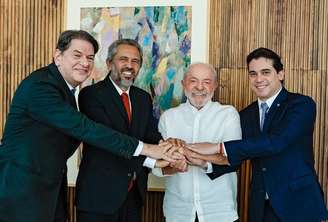 Cid Gomes, Elmano de Freitas, Luiz Inácio Lula da Silva e Júnior Mano: aliança para as eleições no Ceará