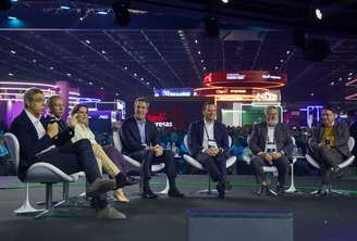 Milton Maluhy Filho (Itaú),? Marcelo Noronha (Bradesco), ?Livia Chanes (Nubank), Gilson Finkelsztain (Santander Brasil), ?Carlos Vieira (Caixa), ?Roberto Sallouti (BTG Pactual) e ?João Borges (diretor de Comunicação da Febraban)