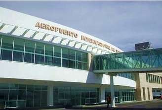 O Aeroporto Internacional de Torreón Francisco Sarabia recebeu mais de 375 mil passageiros em 2011, e é a principal porta de entrada para a cidade mexicana