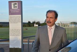 Ministro Mercadante falou à imprensa após o encontro