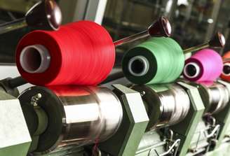 O setor têxtil nacional vem sendo prejudicado pelo aumento das importações de produtos têxteis. Só neste ano, até o mês de setembro, o Brasil havia importado US$ 5 milhões