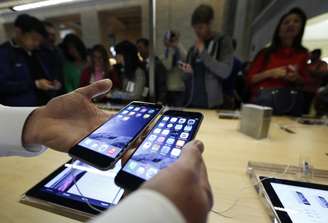 <p>Foram vendidas 10 milhões de unidades do Iphone 6 e Iphone 6 Plus</p>