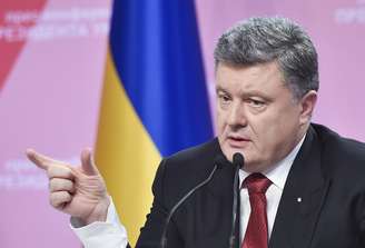 Poroshenko anunciou encontro com Putin e Merkel no próximo mês 