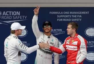Hamilton consegue a pole pela terceira vez consecutiva
