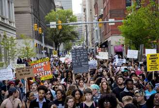 Manifestantes protestam em Baltimore (29/04/2015)
