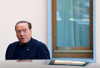 Silvio Berlusconi tenha pago 21 meninas para cometerem perjúrio em testemunho sobre o "Processo Ruby"