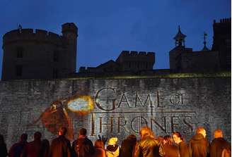 Fãs aguardam chegada de convidados em evento de "Game of Thrones" em Londres
  18/3/2015    REUTERS/Toby Melville