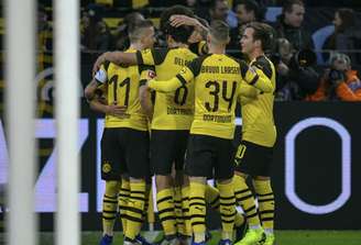 Com a vitória, o Borussia Dortmund pode ampliar a vantagem na liderança (Foto: SASCHA SCHUERMANN/AFP)