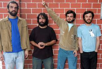 Marcelo Camelo, Rodrigo Barba, Bruno Medina e Rodrigo Amarante, integrantes da banda Los Hermanos, posam para fotografia no Rio de Janeiro, em 2005.