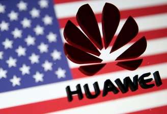 Logo da Huawei sobre bandeira dos EUA
07/03/2019
REUTERS/Dado Ruvic