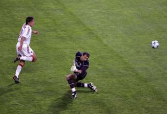 Crespo marcou um dos gols do Milan sobre o Milan, no primeiro tempo, em 2005 (Foto: FRANCOIS MARIT / AFP)