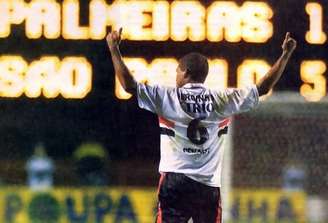 Serginho marcou três gols em goleada sobre o Palmeiras, no Paulistão de 1999 (Foto: Divulgação)