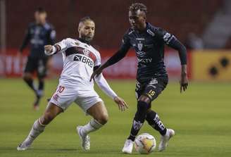 Flamengo teve atuação abaixo da crítica na partida contra o Del Valle (Foto: AFP)
