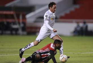 São Paulo teve uma atuação vergonhosa no primeiro tempo ao tomar três gols da LDU antes da ida ao intervalo (Foto: AFP)